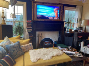 Historic cap hill apartment with space needle views